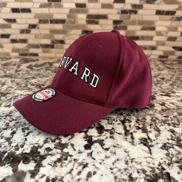 Harvard Red FlexSeam Hat size Small/Medium - Picture 2 of 4